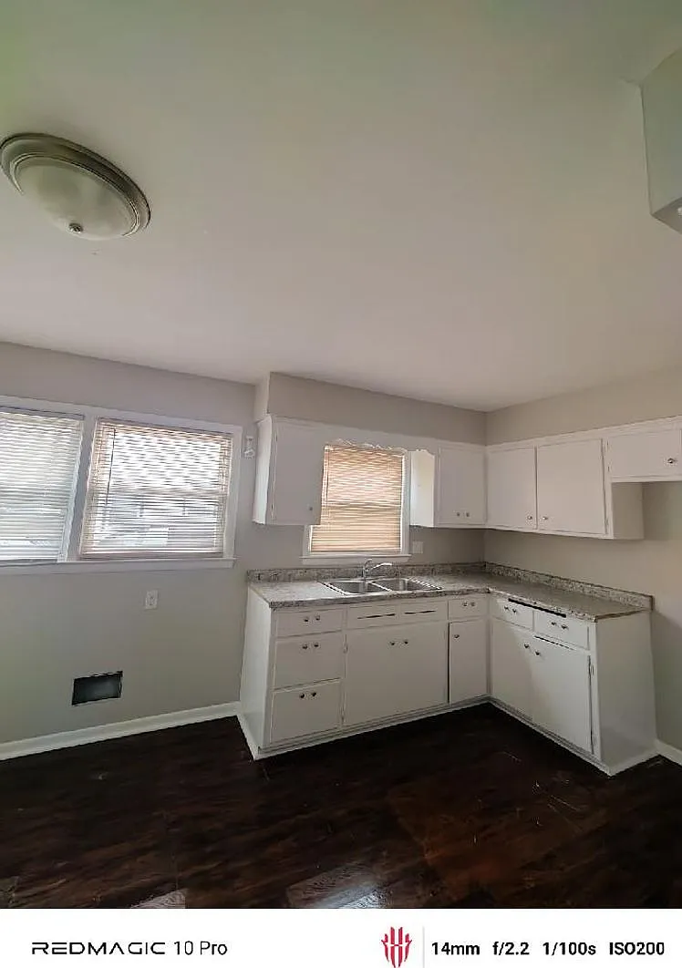 TE - 02 - 61st St - 5339 - 5337 N 61st St. — Photo 3
