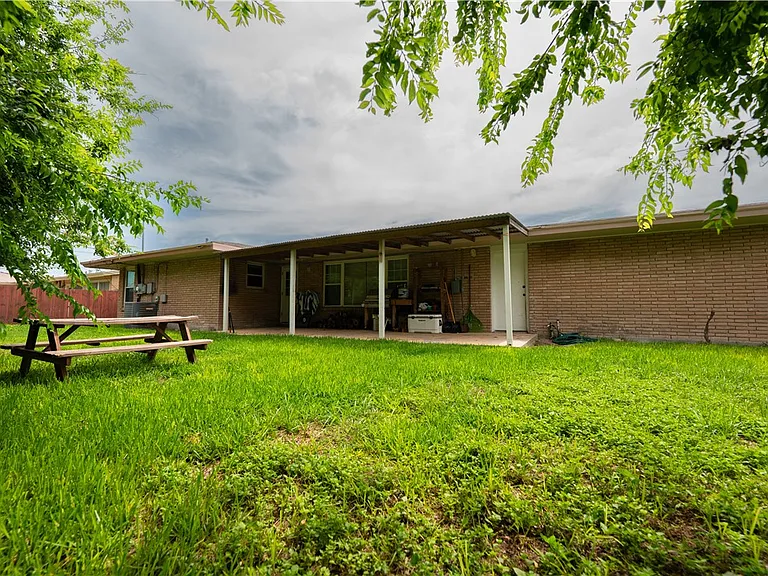 104 W Janin Cir — Photo 17