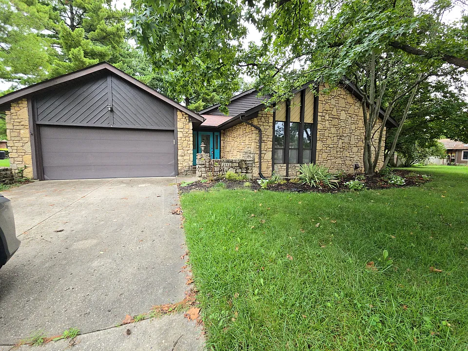 2352 Oak Tree Dr