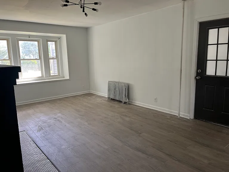 251 Maple Ave #A — Photo 2