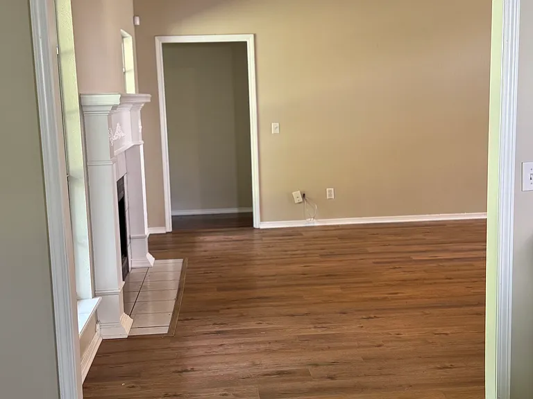 223 N Valley Dr — Photo 8