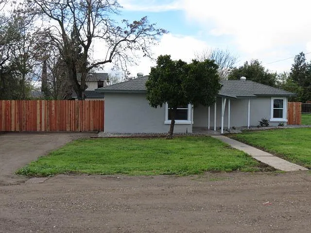 1830 2nd Ave photo 1