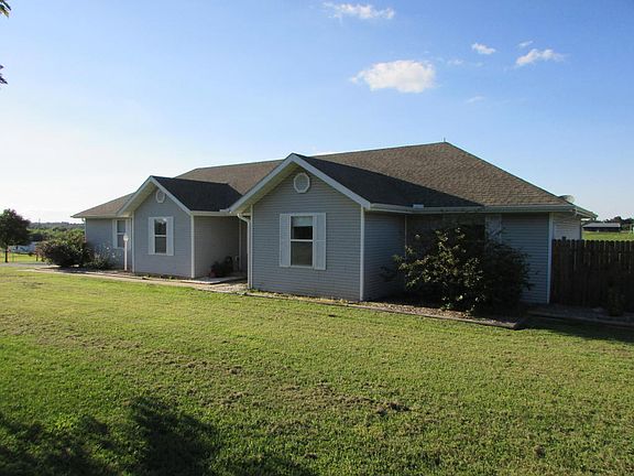 2nd image of 131 Twin Lakes Dr