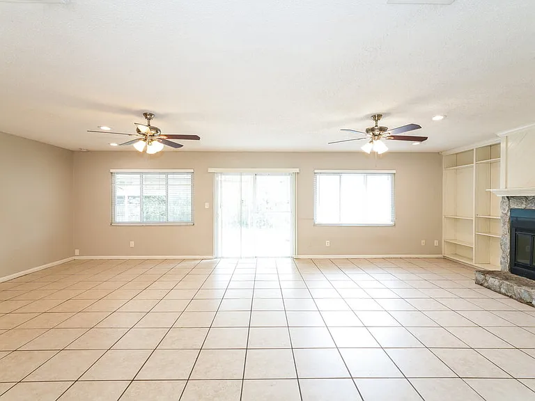 15709 Squirrel Tree Pl — Photo 4