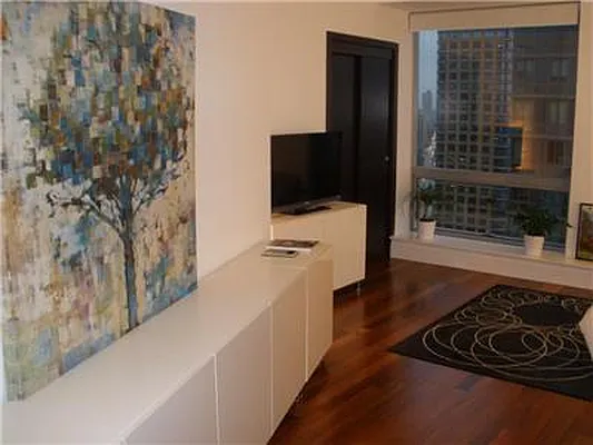 Sold by R New York | media 2