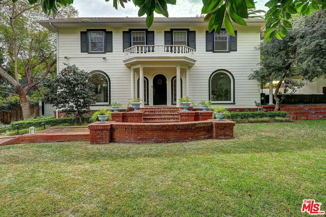 4 bed, 2.5 bath, 4352 sqft, $9,000 — Photo 2