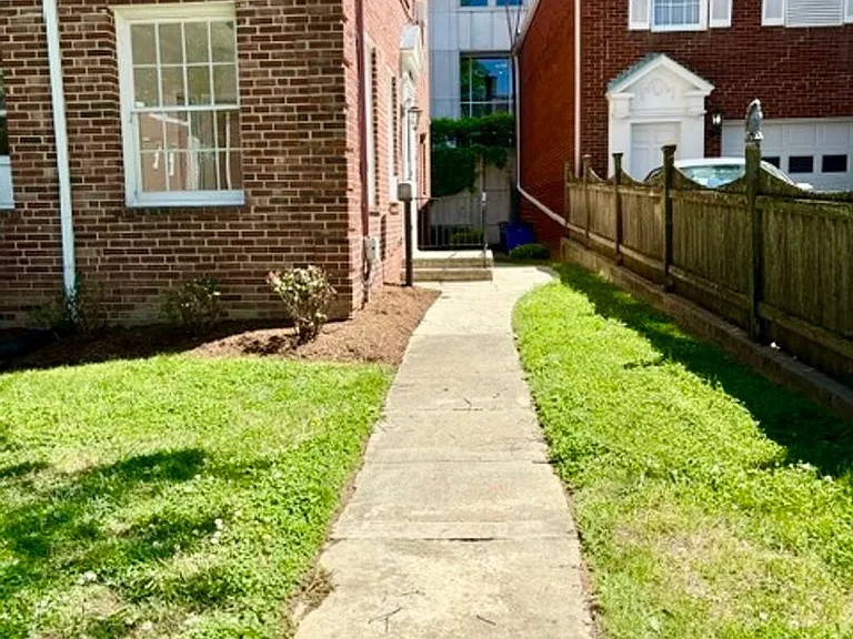 - 4534 Avondale Street — Photo 3