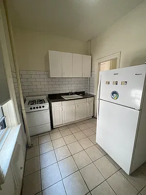 Rented by NYC LUXURY APT RENTALS CO LLC | media 8