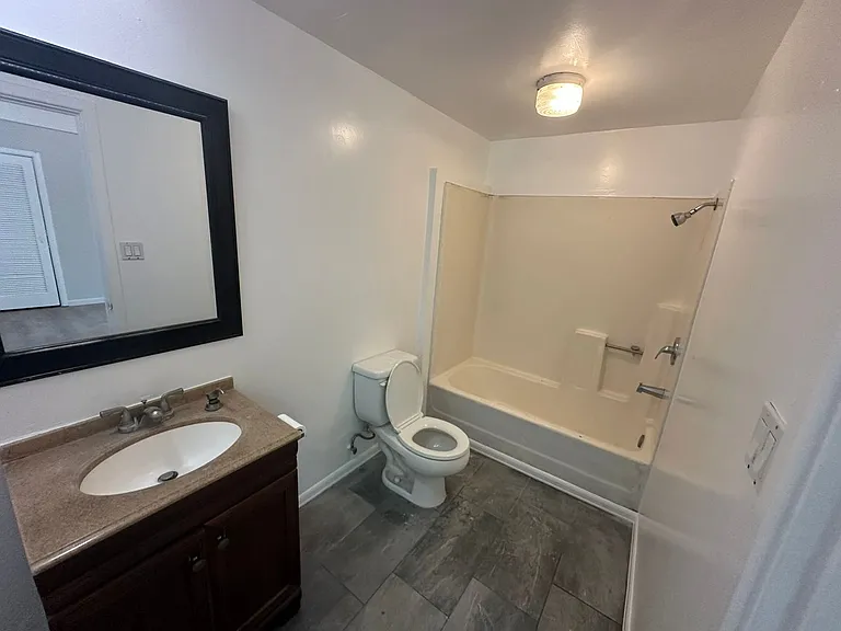 1123 Highland St — Photo 10