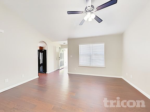 3rd image of 1829 Mission Oaks St