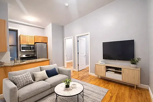 464 Amsterdam Ave #1R Photo 1