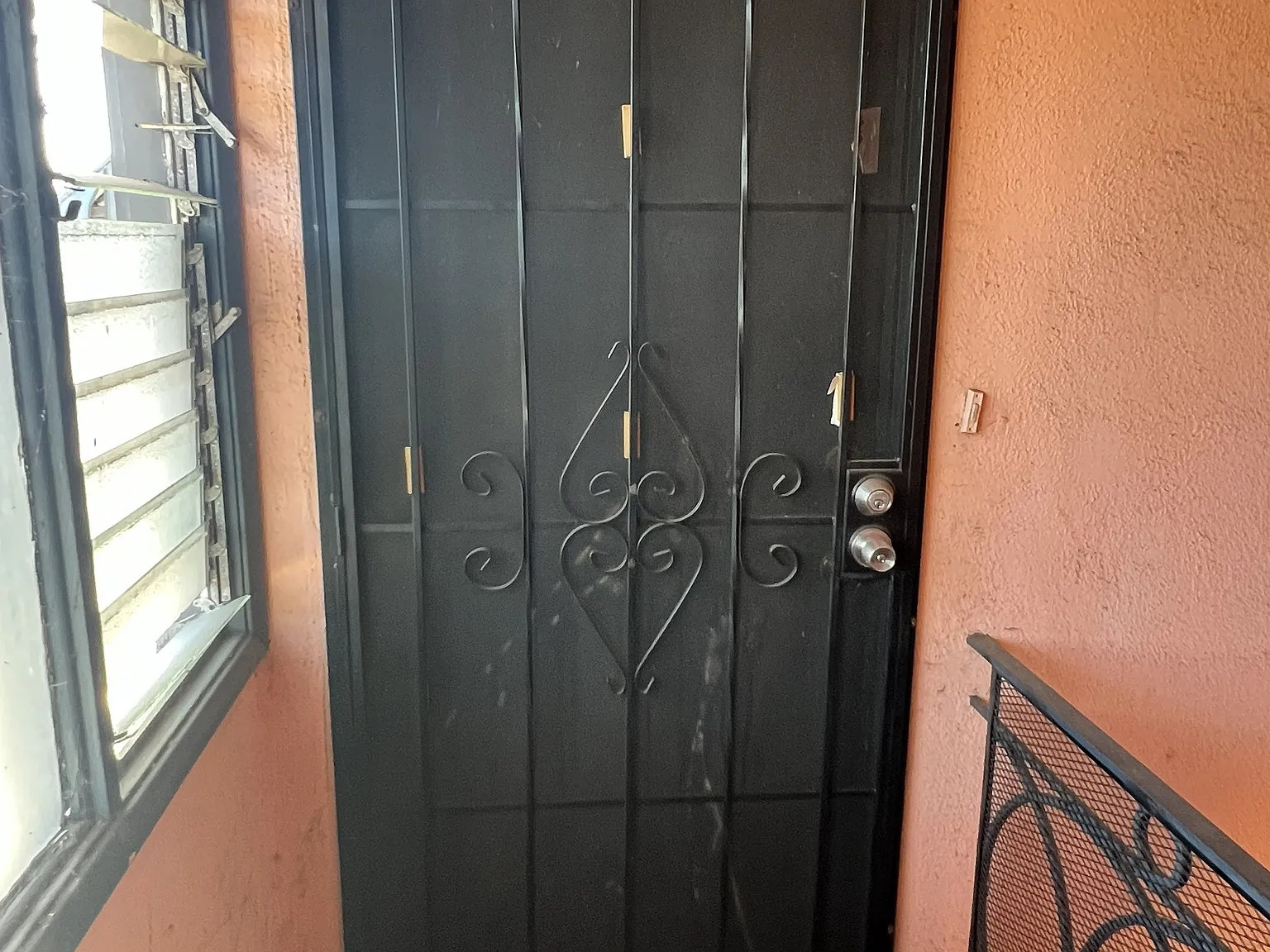 2 bed, 650 sqft, $2,100 — Photo 1