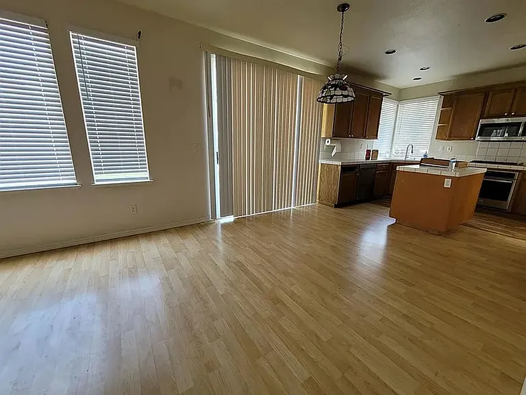 2377 Yorkshire Dr — Photo 7