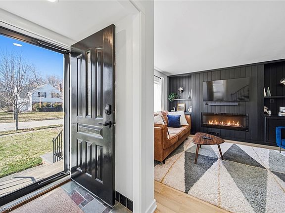 3rd image of 2353 Charney Rd