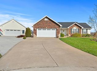 9 Moore Field Ct, Troy, MO 63379