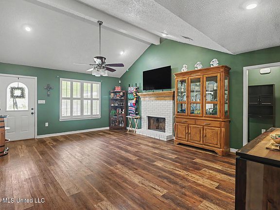 3rd image of 10757 Linohau Way
