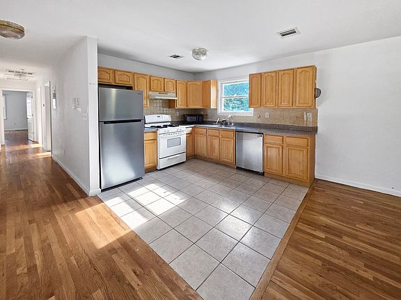5th image of 14 Nevin St #2