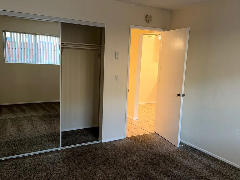 1937 L Ave #17 — Photo 6