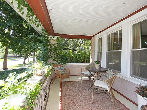 2nd image of 913 Linden Ave