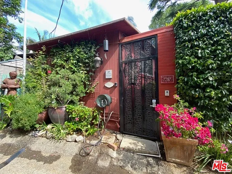 7287 Pacific View Dr — Photo 17