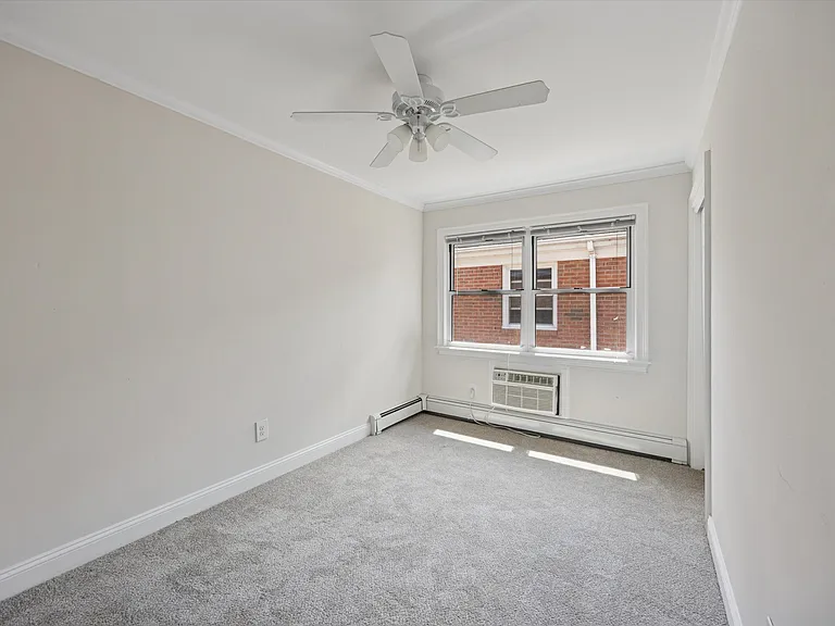 Nassau Arms Apartments — Photo 13