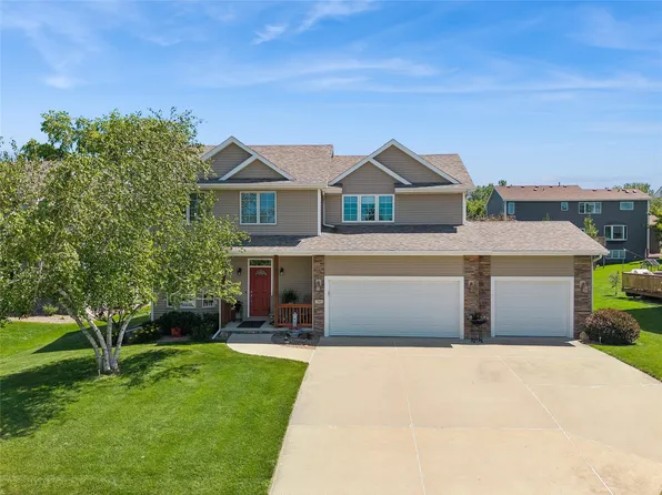 7502 Barnsley Dr, Johnston, IA 50131
