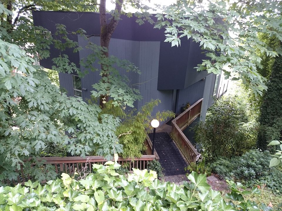 2nd image of 174 Lake Dell Ave