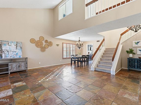 3rd image of 457 E BLUEBELL Lane