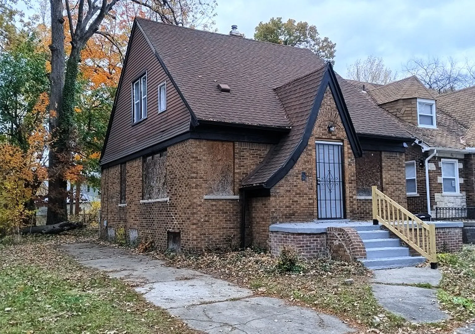 Charming 3 bedroom/1.5 bath Brick Home - Now Available! — Photo 1