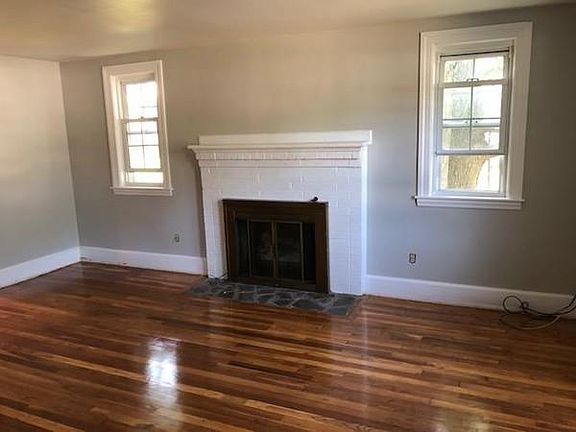3rd image of 11 Blossom Ln