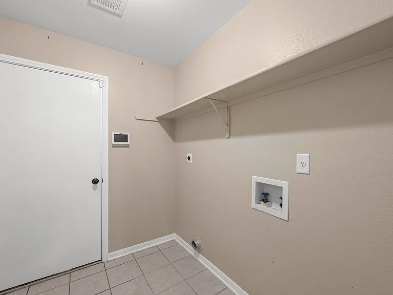 3903 Thunder Creek Dr — Photo 20