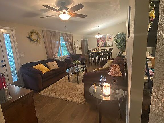 Living Room/Dining Room 