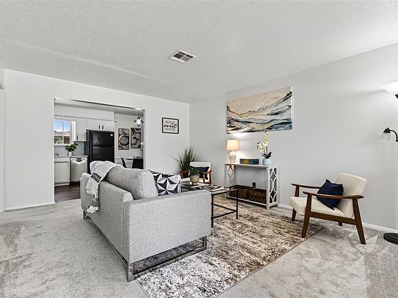 5th image of 236 Southern Pl