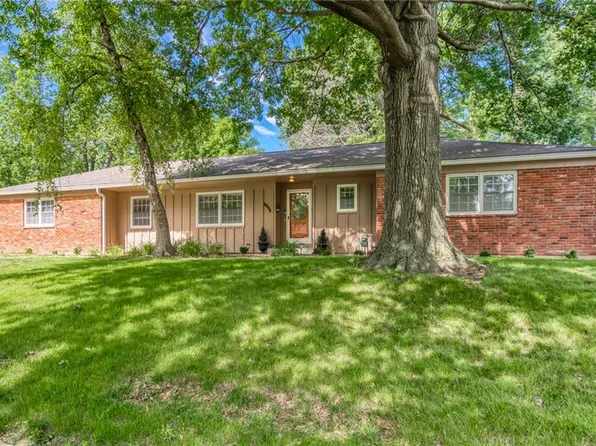 8896 Park St, Lenexa, KS 66215