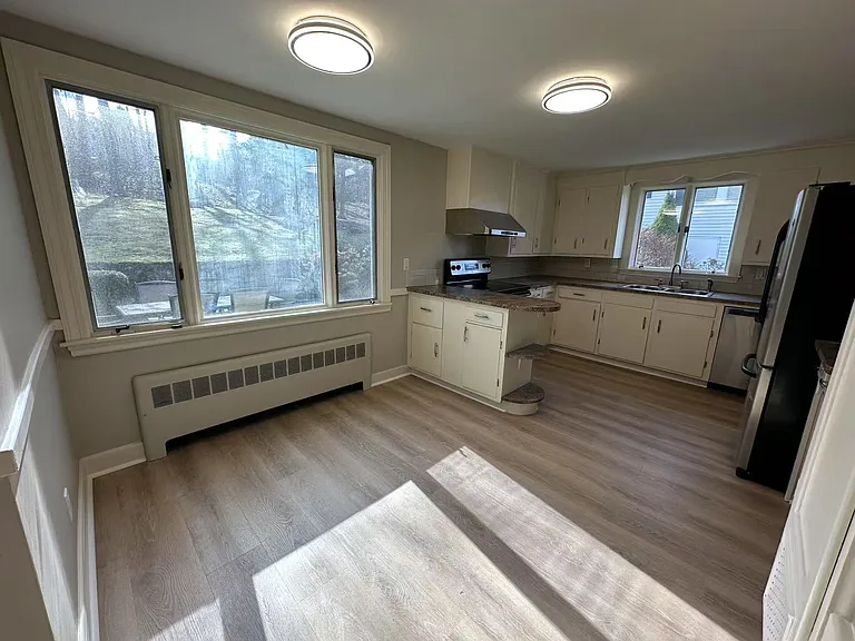37 Washburn Ave — Photo 7