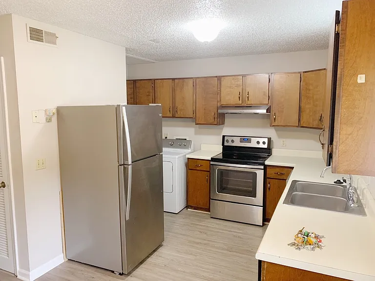 1435 Shirley St #1 — Photo 8