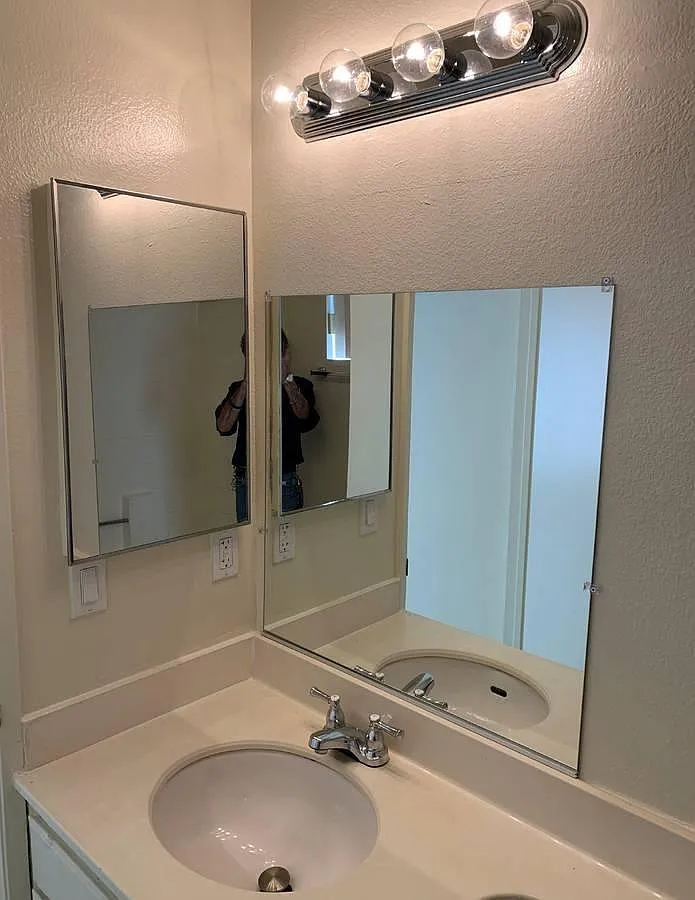 3020 Rowena Ave — Photo 4