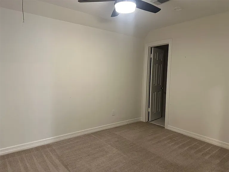 3415 Kingsway Ct — Photo 12