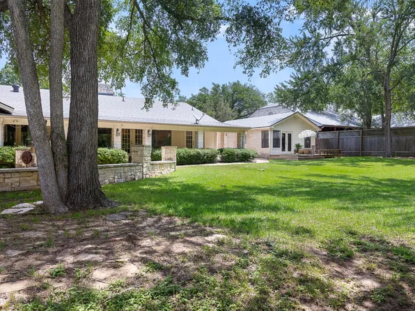 1102 N Avenue F, Elgin, TX 78621