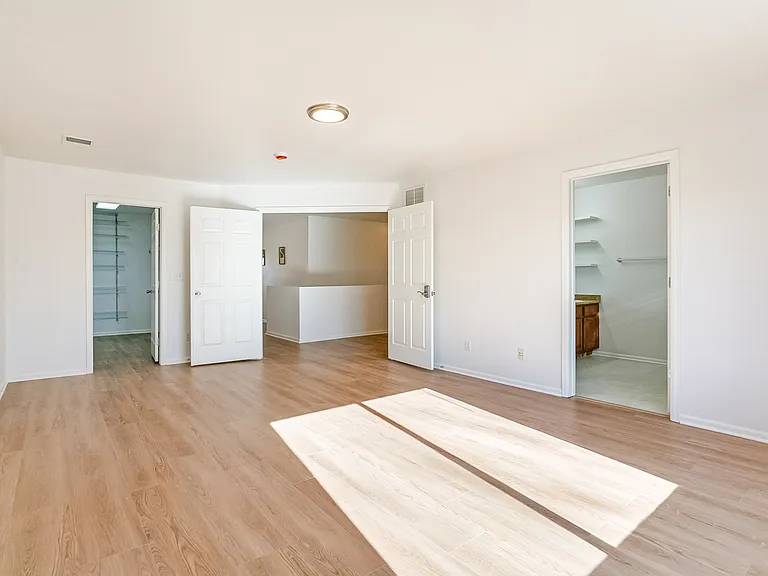 5178 Netherland St — Photo 11