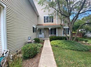 342 Sandhurst Ln #2, South Elgin, IL 60177