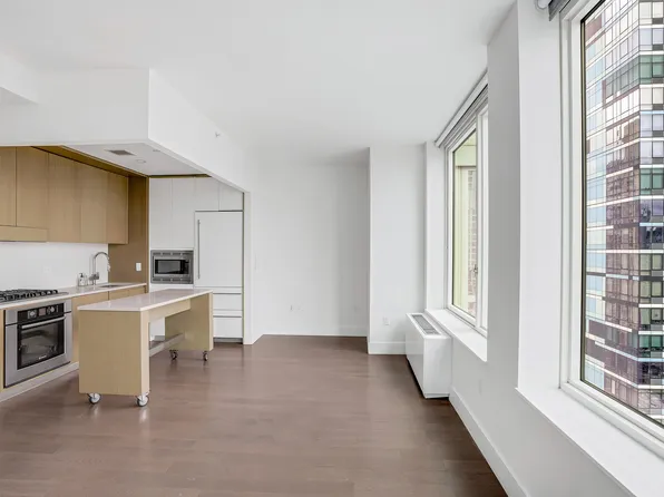 388 Bridge Street image 4 of 33