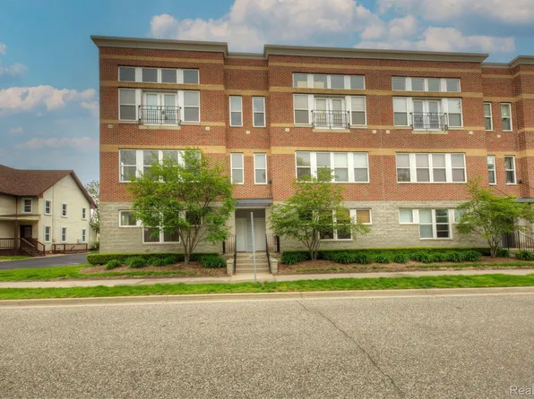 92 Clinton St, Mount Clemens, MI 48043