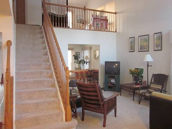 3rd image of 808 Fairmont Ct