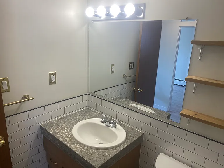 514 12th St E #11 — Photo 10