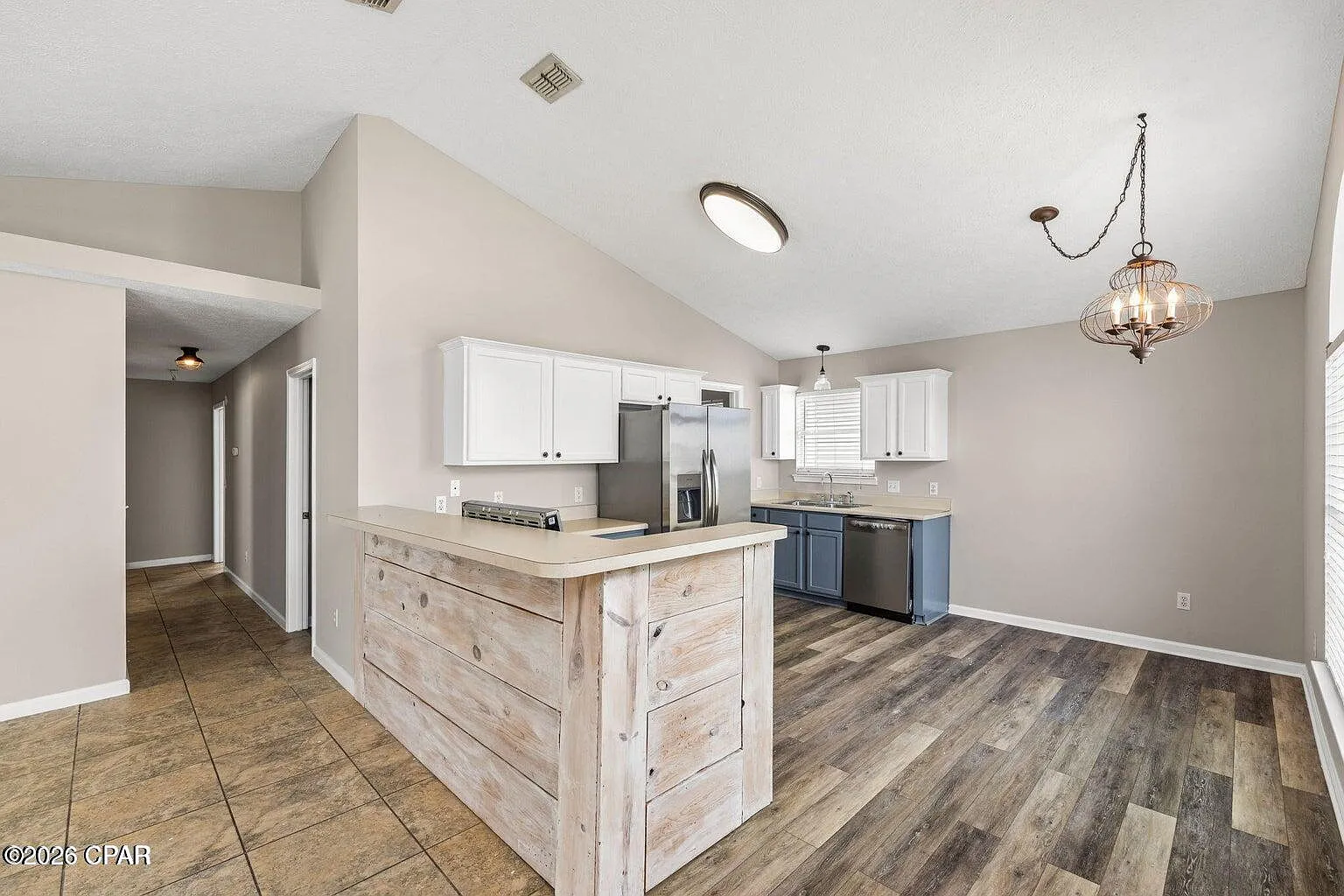 3 bed, 1197 sqft, $2,300 — Photo 3