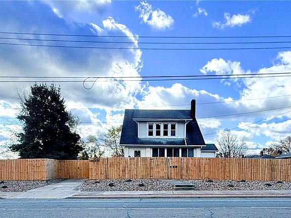 4th image of 2670 Albrecht Ave