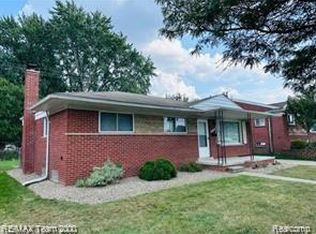 27026 E Pleasant Ridge St, Dearborn Heights, MI 48127