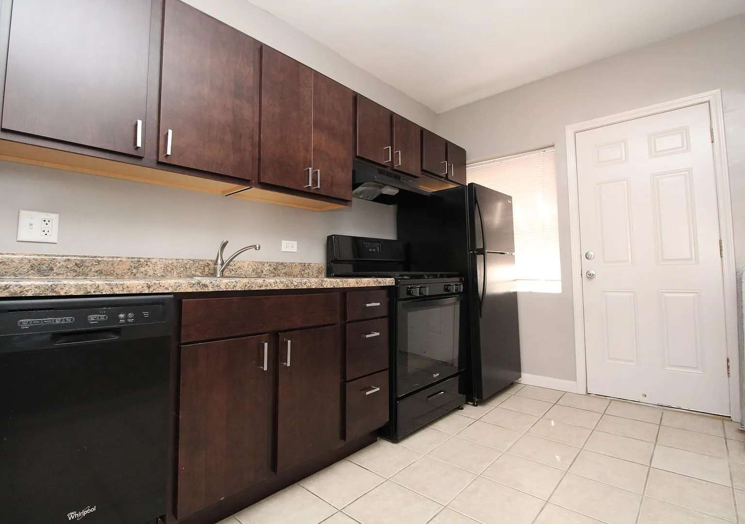 1 bed, 550 sqft, $1,584 — Photo 1