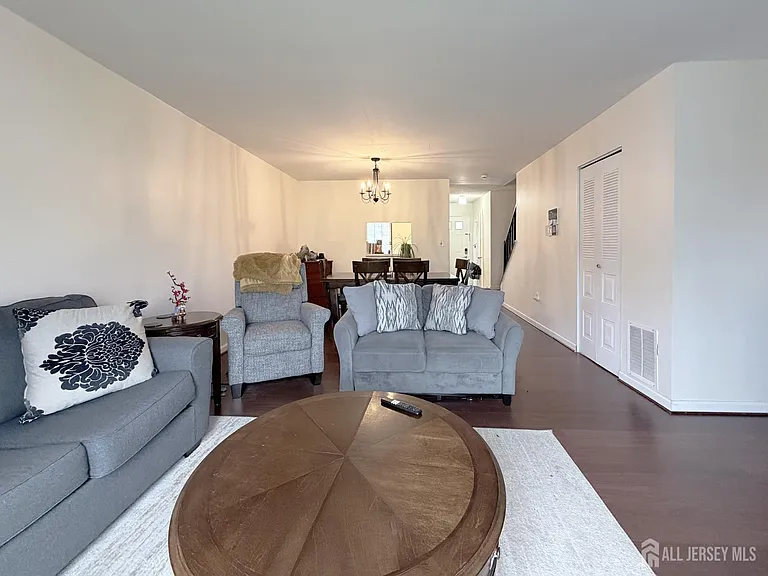 149 Abbot Ct — Photo 2